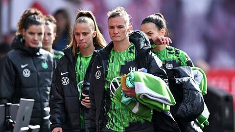 Die Wölfinnen um Alexandra Popp (2.v.r.) haben die Gruppenphase der Champions League verpasst.
