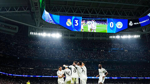 Am Dienstag sind die Bayern mal wieder im legendären Bernabéu bei Real Madrid gefordert. Am Dienstag sind die Bayern mal wieder im legendären Bernabéu bei Real Madrid gefordert.