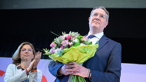 SPD-Parteichefin B&auml;tzing-Lichtenth&auml;ler und Verhandlungsf&uuml;hrer Alexander Schweitzer haben f&uuml;r den Koalitionsvertrag mit der CDU geworben.