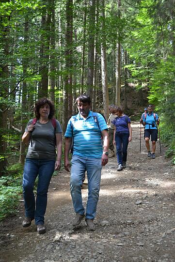 Die Leser freuten sich bei der zweiten AZ-Wanderung über das sonnige Wetter.