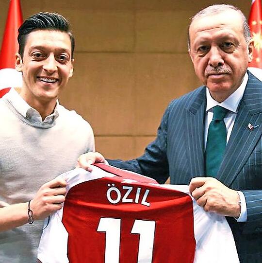 Ein Foto mit Folgen: Mesut Özil (l) und Recep Tayyip Erdogan im Mai 2018  in London.