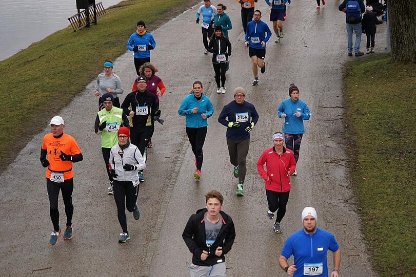 Noch einmal einen Winterlauf mit rund 1000 Teilnehmern gab es am Samstag im Olympiapark. Hier die besten Bilder.