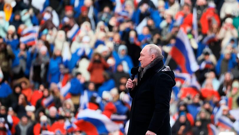 Kremlchef Wladimir Putin spricht anlässlich des "Tages des Vaterlandsverteidigers" im Luschniki-Stadion in Moskau.