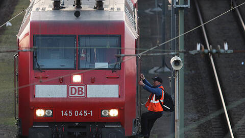 Die Güterzugloks der Deutschen Bahn fahren ab sofort mit gebrauchtem Pflanzenöl. (Archiv)