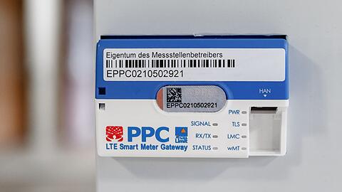 Ein Smart-Meter-Gateway zur Datenübertragung  an einem digitalen Stromzähler.