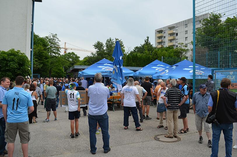 Gutes Wetter, gereizte Stimmung: Die Bilder vom Protestmarsch gegen Gerhard Poschner an der Grünwalder Straße.