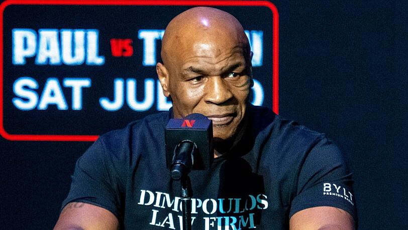 Mike Tyson während einer Pressekonferenz zu seinem bevorstehenden Kampf. Mike Tyson während einer Pressekonferenz zu seinem bevorstehenden Kampf.