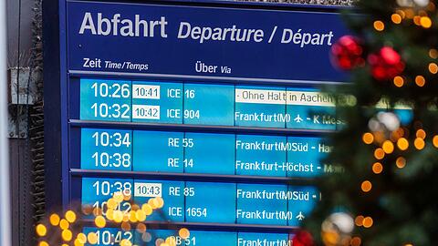 Auch die Bahn erwartet, dass sich der Andrang auf die Tage vor Heiligabend verteilt. (Symbolbild)