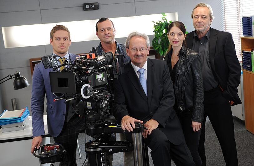 Film ab: Christian Ude mit den Schauspielern Gerd Silberbauer , Michel Guillaume , Bianca Hein und Joscha Kiefer bei den Dreharbeiten zu SOKO 5113