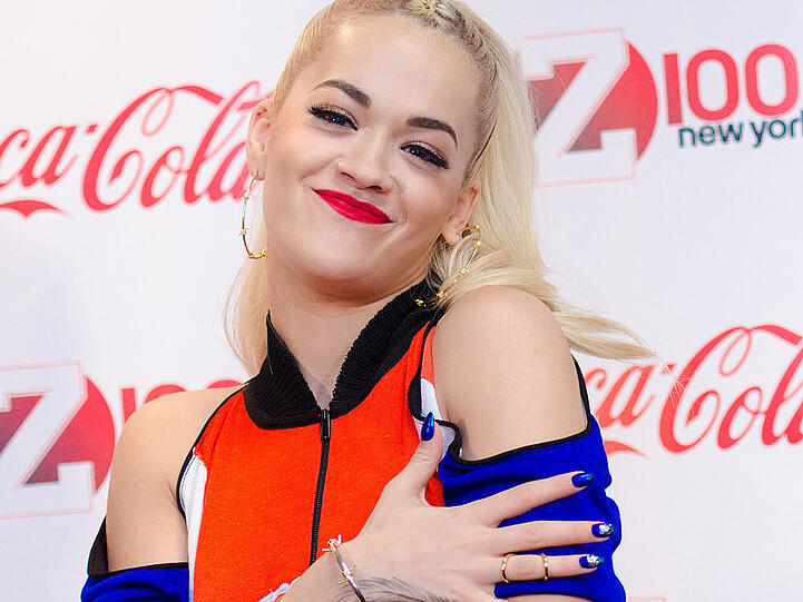 Rita Ora steht auf verrückte Outfits
