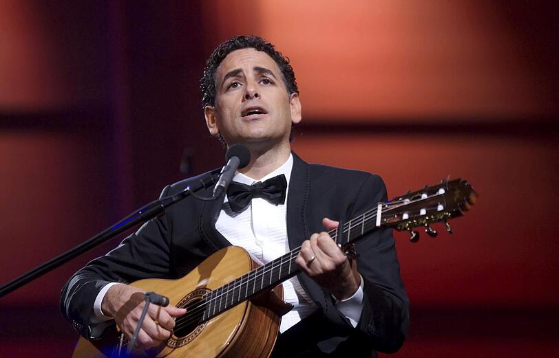 Womöglich greift Juan Diego Flórez bei der Zugabe auf dem Odeonsplatz auch zur Gitarre.