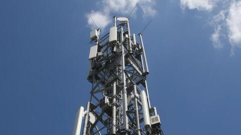 Ein Mobilfunkmast im Berliner Stadtteil Schmöckwitz in der Nähe des Hauptstadtflughafens BER.