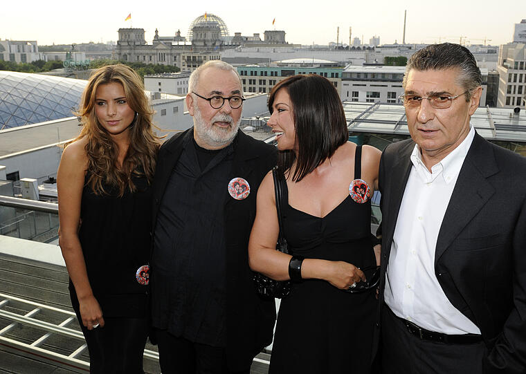 Rudi Assauer (r., †74), dessen damalige Lebensgefährtin Simone Thomalla und ihre Tochter Sophia (l.) über den Dächern von Berlin.
