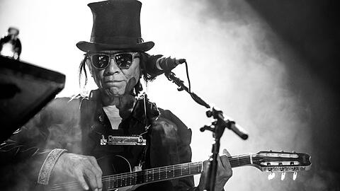 Sixto Rodriguez, unter anderem bekannt aus der Dokumentation "Searching for Sugar Man", ist tot.