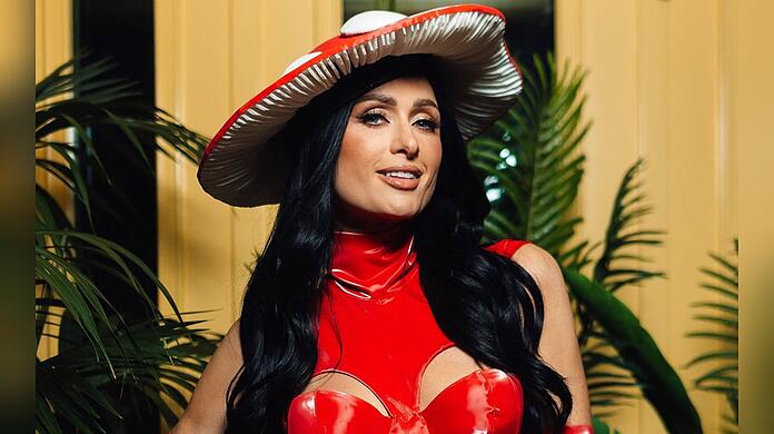 Paris Hilton hat sich an Halloween als Katy Perry im Pilzkostüm verkleidet.
