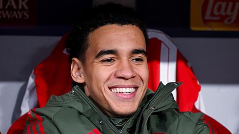 Jamal Musiala freut sich &uuml;ber seine R&uuml;ckkehr in der Champions League - auch wenn es bei einem Bankplatz blieb.