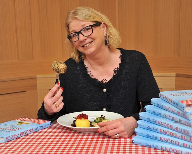 Autorin Rita Falk kennt kreative Knödelrezept. Diese gibt es jetzt im Kochbuch "Knödel-Blues" nachzulesen.