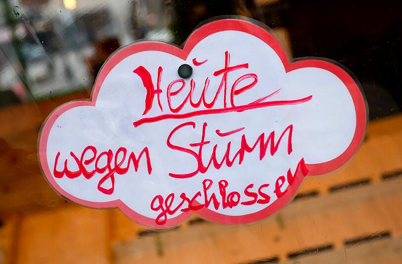 Dass die Standl am Viktualienmarkt wie damals bei Sturm Niklas schließen müssen, so weit wird es am Samstag wohl nicht kommen.