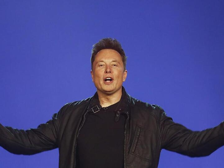 Teslas CEO, Elon Musk, will mit dem futuristisch anmutenden Elektro-Pick-up ins Kerngeschäft amerikanischer Autoriesen einsteigen.