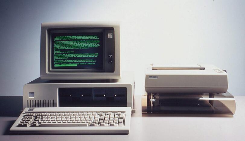 Der IBM 5150. Sein Design: Groß, klobig, im typischen PC-Grau.