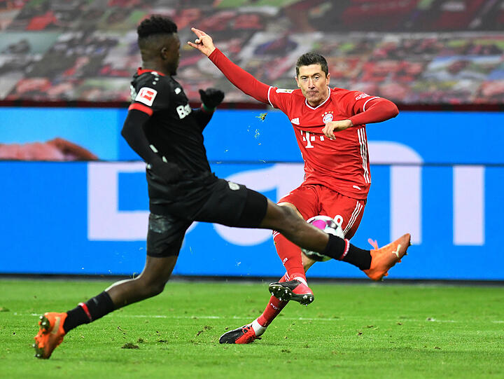 17. Saisontor: … und den Siegtreffer mit dem Fuß. Zwei Tage vorher wurde er zum Weltfußballer gewählt. Zählt zwar nicht in der Torstatistik, ist aber trotzdem schön.