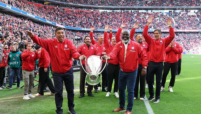Noch in Feierlaune: Die Bayern-Legenden Giovane &Eacute;lber und Sammy Kuffour.