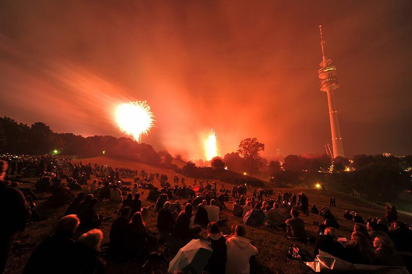 Der Abschluss des Samstags: das Sommernachtstraum-Feuerwerk im Olympiapark.