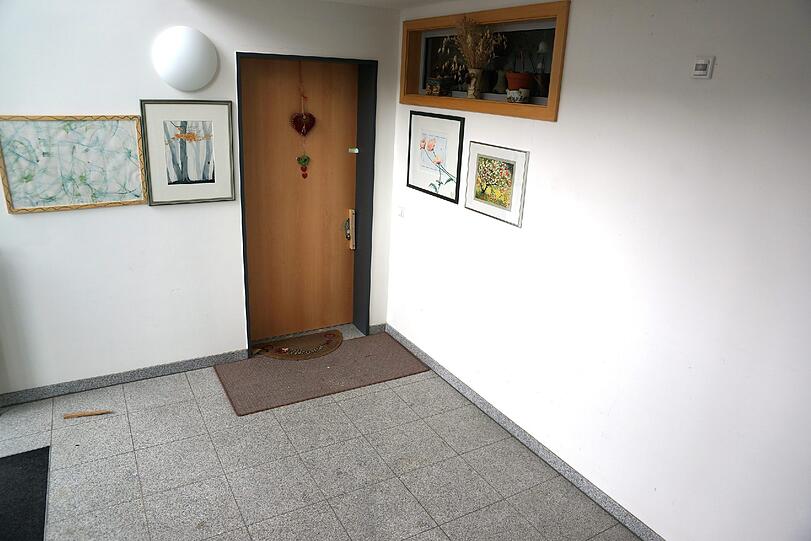 Die von der Polizei aufgebrochene Wohnungstür von Bettina P. ist versiegelt.