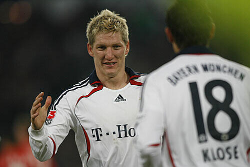 Wieder Grund  zur Freude: Bastian Schweinsteiger jubelt mit Miroslav Klose