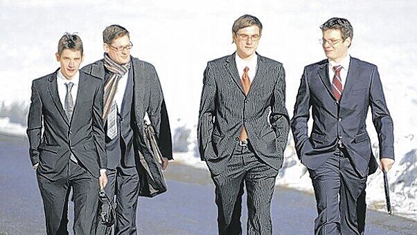 Diese vier jungen Herren von der Bamberger Politikberatung Pragma machen sich mit ihrer Analyse unbeliebt bei der CSU in Kreuth. Diese vier jungen Herren von der Bamberger Politikberatung Pragma machen sich mit ihrer Analyse unbeliebt bei der CSU in Kreuth.