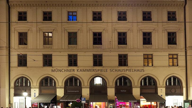 Die Münchner Kammerspiele haben mit München Ticket im Juli 2025 ein neues Ticketsystem eingeführt und vertreiben auch über die eigene Theaterkasse. Die Münchner Kammerspiele haben mit München Ticket im Juli 2025 ein neues Ticketsystem eingeführt und vertreiben auch über die eigene Theaterkasse.