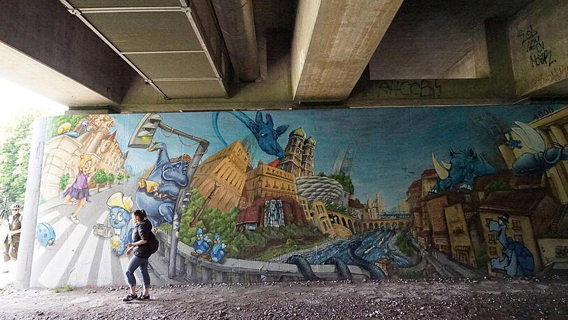 Großflächiges an der Brudermühlbrücke: Erdacht und umgesetzt hat es die Gruppe Blauer Vogel.