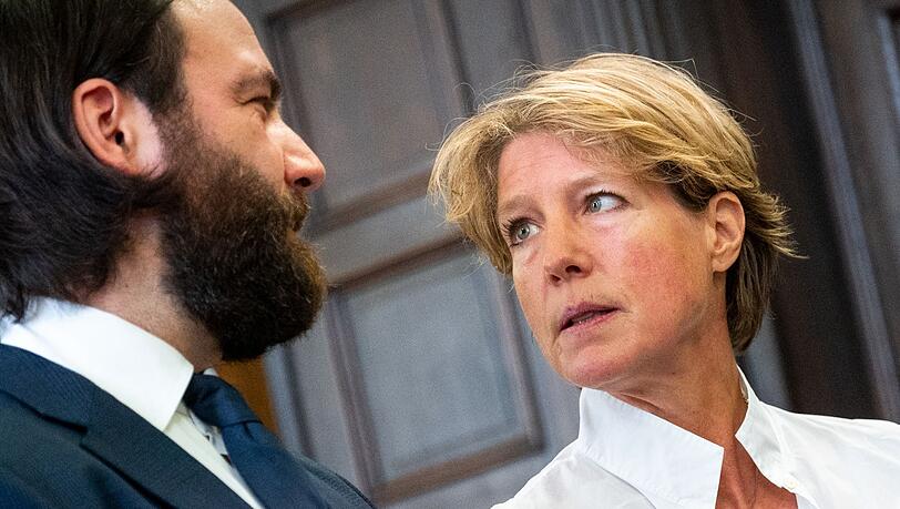Ingo Bott ist der Verteidiger von Christina Block. Ingo Bott ist der Verteidiger von Christina Block.