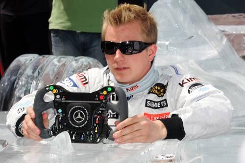 Bald hat er wieder ein Lenkrad mit Stern: Kimi Räikkönen wechselt von Ferrari zu McLaren-Mercedes.