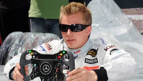 Bald hat er wieder ein Lenkrad mit Stern: Kimi Räikkönen wechselt von Ferrari zu McLaren-Mercedes. Bald hat er wieder ein Lenkrad mit Stern: Kimi Räikkönen wechselt von Ferrari zu McLaren-Mercedes.
