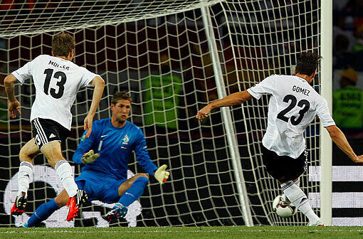 Doppelpack gegen die Niederlande: Mario Gomez trifft in der 24. Minute zum 1:0.