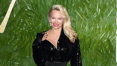 Zieht Pamela Anderson ins UK-"Dschungelcamp"?
