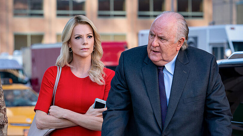 Megyn Kelly (Charlize Theron) leidet wie viele andere Frauen bei Fox News unter Senderchef Roger Ailes (John Lithgow)