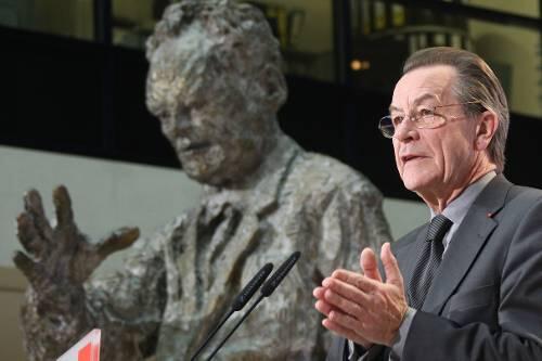 Pokerface: Franz Müntefering kommentiert im Willy-Brandt-Haus die Ereignisse in Hessen.