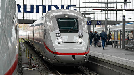 Ein ICE-Zug der Deutschen Bahn am Münchner Hauptbahnhof: Ab 14. Dezember gilt der neue DB-Fahrplan.