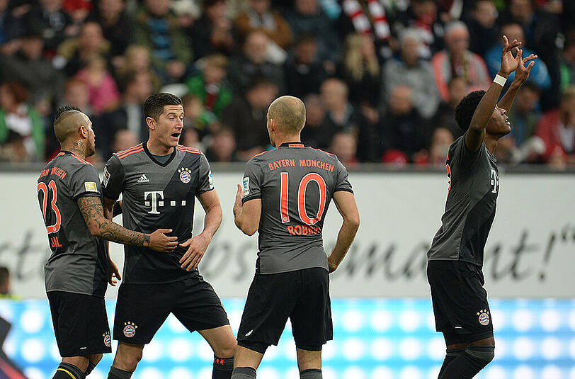 Arjen Robben und Robert Lewandowski sind die entscheidenden Männer beim Auswärtssieg des FC Bayern in Augsburg.
