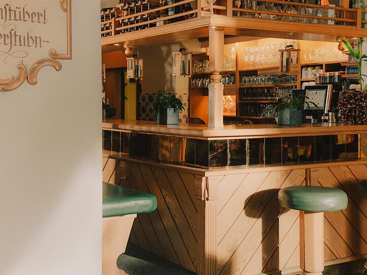 Oder einen Drink nehmen an der Bar, einem Ort der Begegnung.