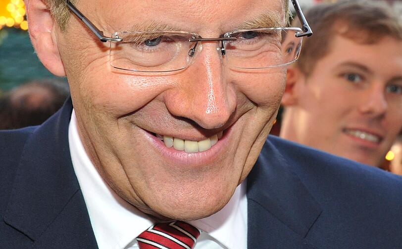 Wulff meldete sich am Samstagabend persönlich zu Wort und machte
deutlich, dass er keinen Anlass zum Rücktritt sieht.