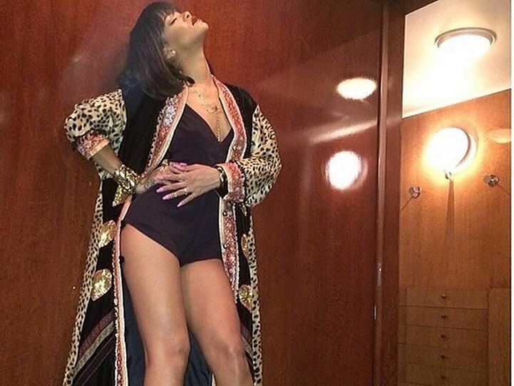 Haare kurz, Outfit kürzer: Sängerin Rihanna präsentiert ihren neuen Look