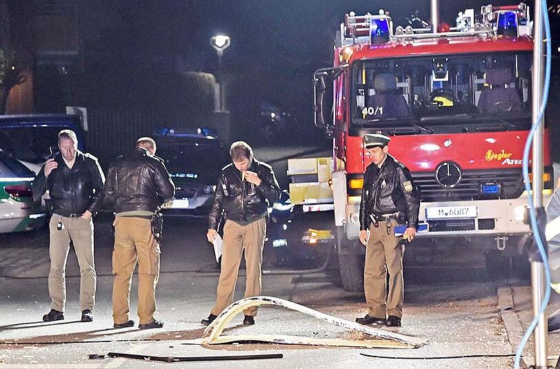 Die Täter sprengten den Geldautomat in die Luft. Schaden erlitt aber vor allem das Gebäude.
