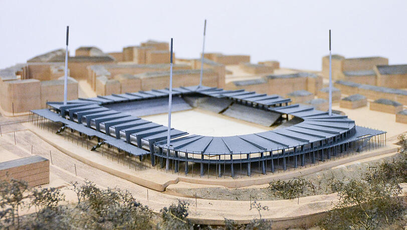 Das ganze Stadion ist hier mit einem ähnlichen Dach überzogen wie heute nur die Stehhalle. Das ganze Stadion ist hier mit einem ähnlichen Dach überzogen wie heute nur die Stehhalle.