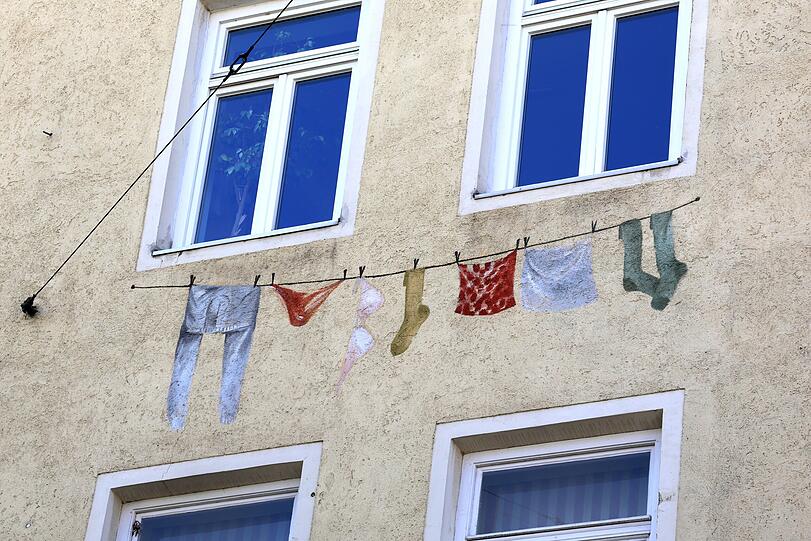 Wie früher: eine Wäscheleine – wenn auch bloß gemalt.