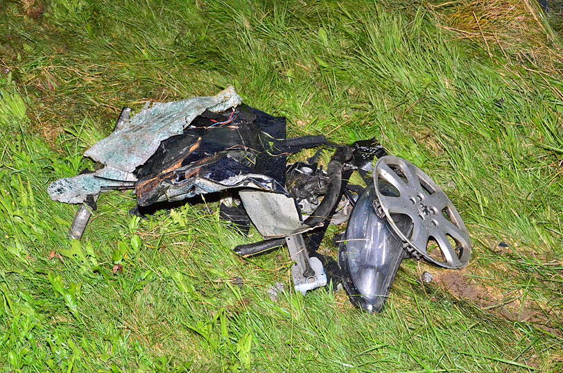 Eine Regionalbahn hat in Massing (Landkreis Rottal-Inn) ein Auto erfasst und in eine Wiese geschleudert. Bei dem Unfall am Montagabend wurden die 55-jährige Autofahrerin und ihre 72-jährige Beifahrerin schwer verletzt, wie die Polizei in Eggenfelden mitteilte. Sehen Sie hier die Bilder von der Unfallstelle.