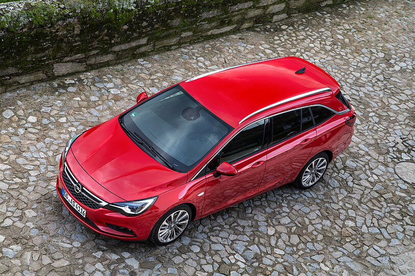 Fließende Linien: Der Opel Astra Sports Tourer ist stattliche 4,70 Meter lang und fasst 540 bis 1630 Liter Gepäck.