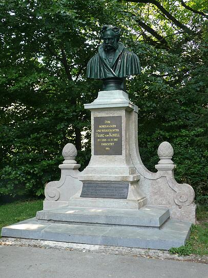 Das Denkmal erinnert an den Münchner Autor Franz von Kobell. Jetzt wurde es vom Freistaat saniert.